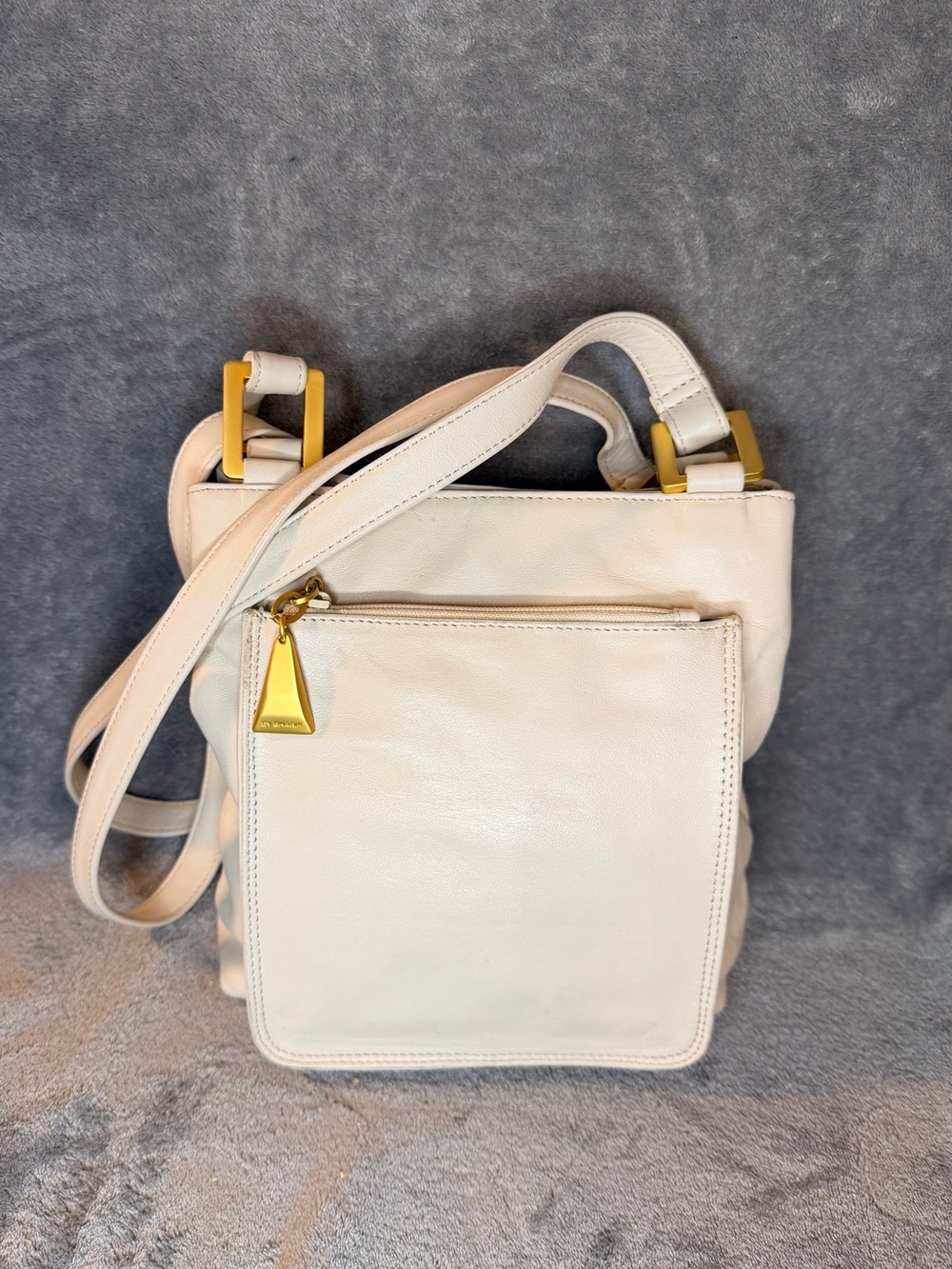 Americana by Sharif White Leather Shoulder Bag with Gold Hardware - Picture 3 of 9